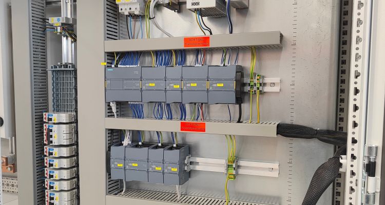 Control Cabinet with a S7-1200 PLC
