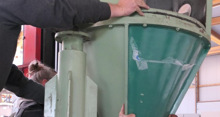 Dosing device is mounted